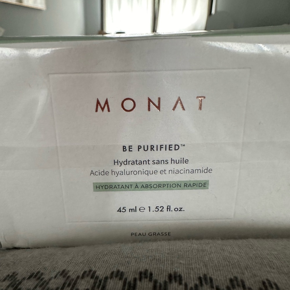 Monat Be Purified oil free moisturizer